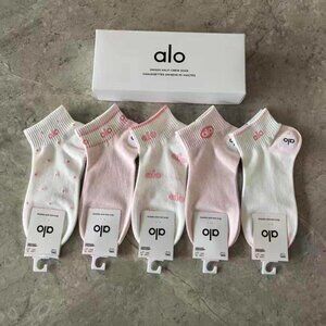A41- ALO Yoga Women's Pink Dot & Logo Ankle Socks 5-Pair Boxed Set - Multicolor